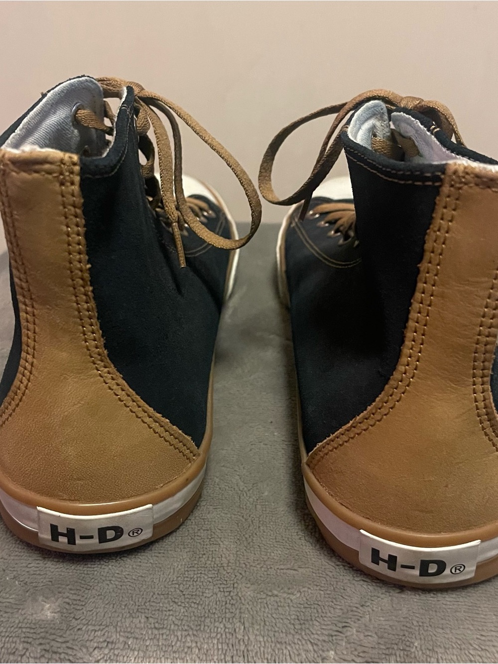 Harley-Davidson Black High-Top Sneakers with Brown Accents - Picture 2 of 6
